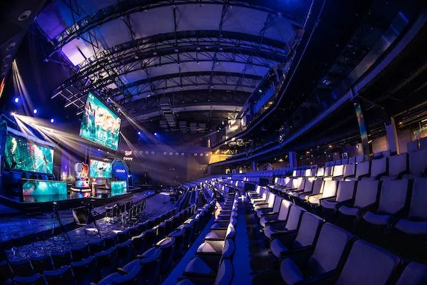 了他的个人 了他的个人