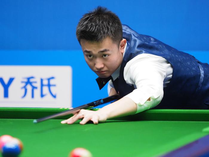 他面对多名 他面对多名